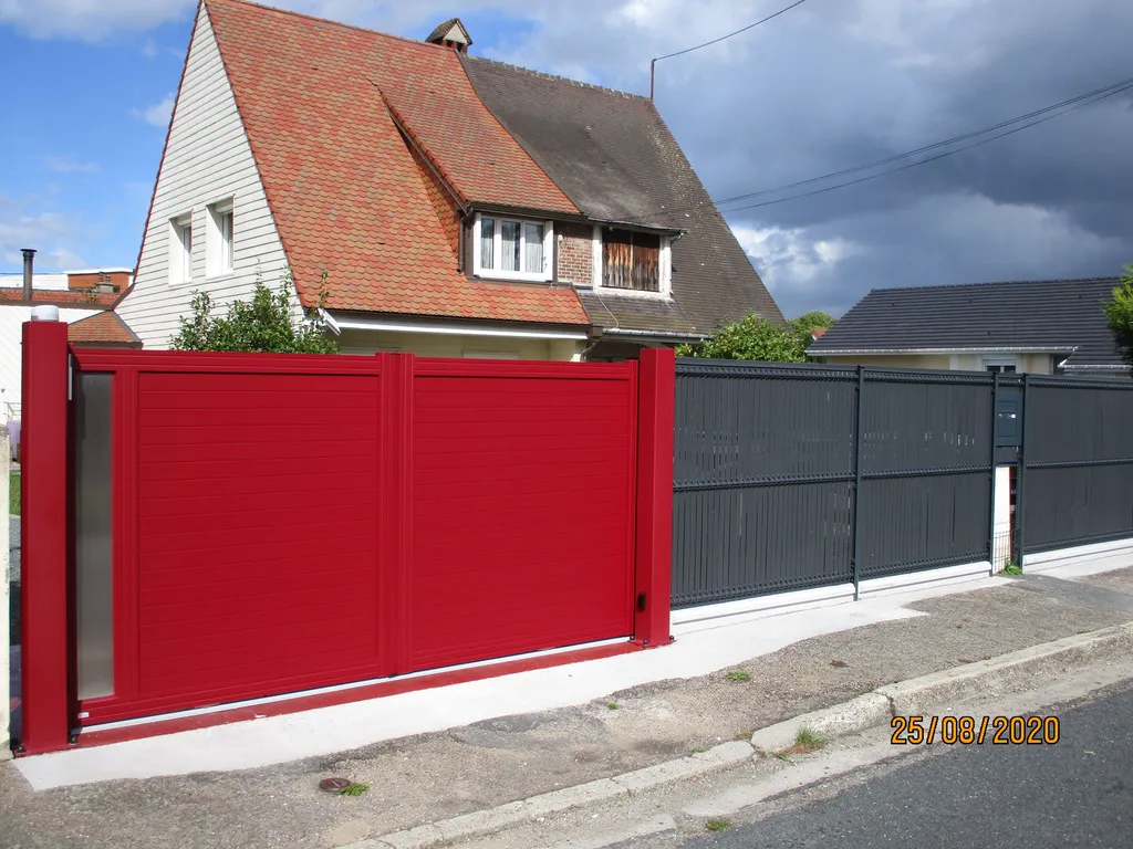 Installation de Portail en aluminium coulissant motorisé, Design contemporain et Fermetures automatiques à Caen dans le Calvados 14 et ses Alentours