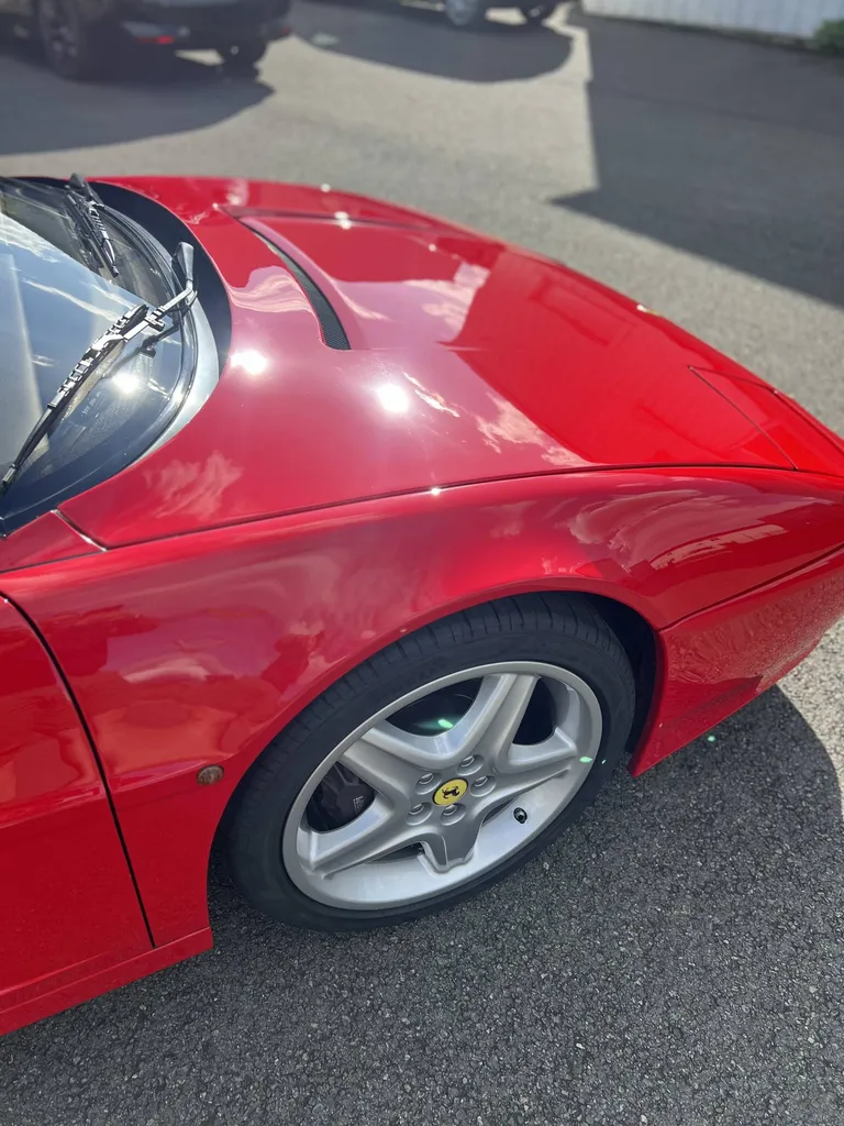 Lustrage et nettoyage complet sur une Ferrari 512 TR - Le Mans 72.