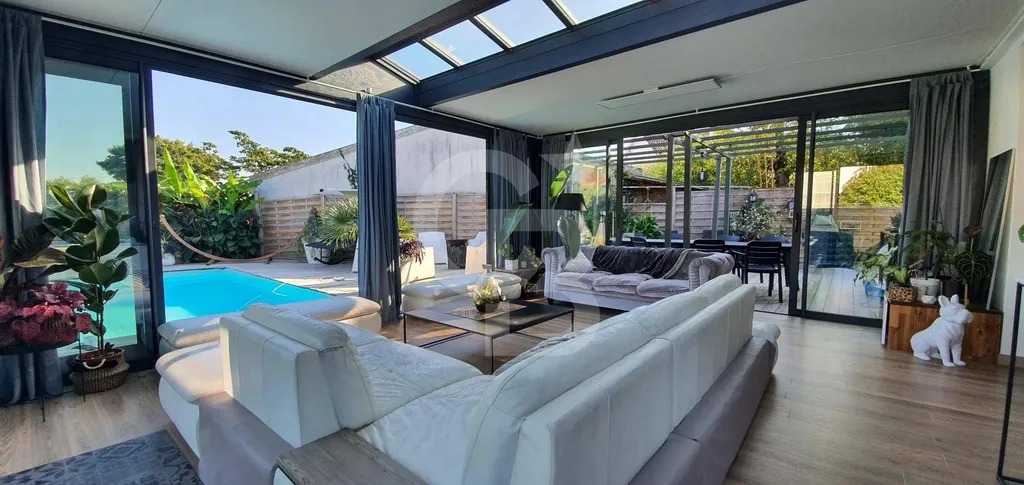 Maison familiale avec jardin et piscine à vendre PESSAC