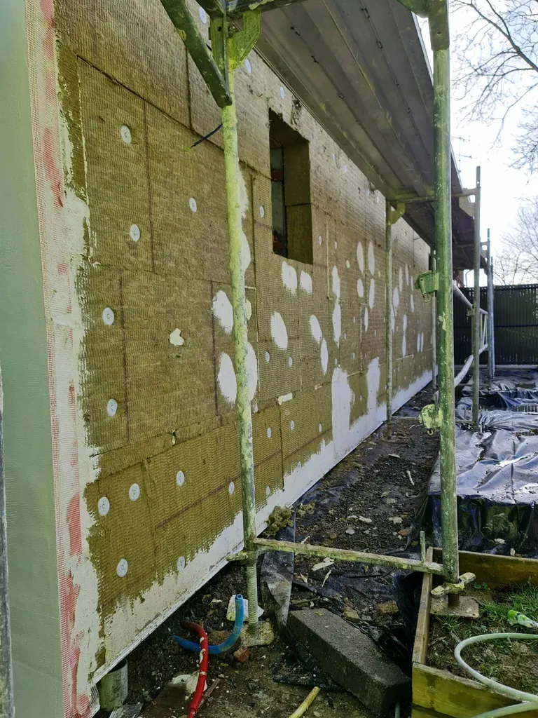 Isolation par l'extérieur des murs d'une maison en laine de roche