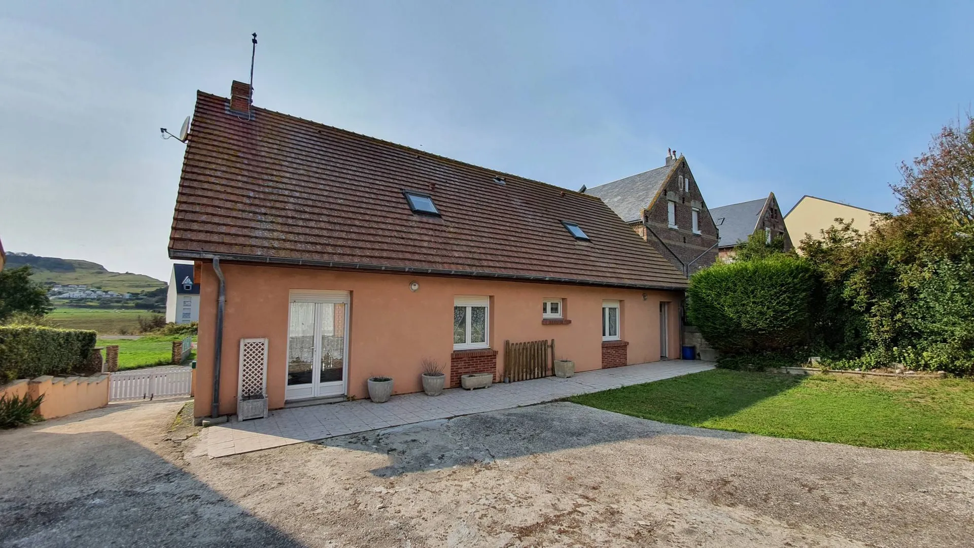 A vendre spacieuse Villa à rafraîchir de 185 m² habitables, 3/4 chambres, à proximité immédiate de la mer, 76910 Criel sur Mer, en Seine-Maritime (76)