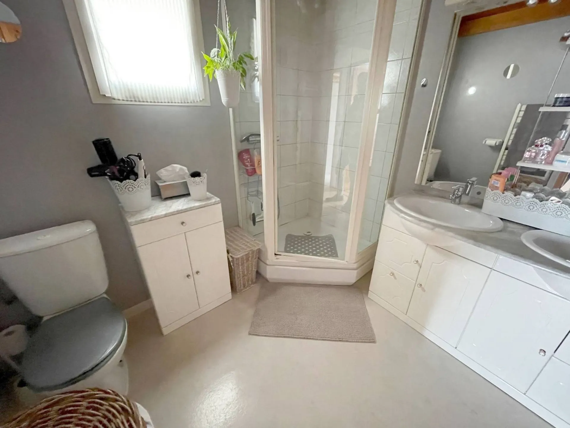 A VENDRE Roquefort la Bédoule Maison de ville dans le centre du village avec petit jardin pour potager