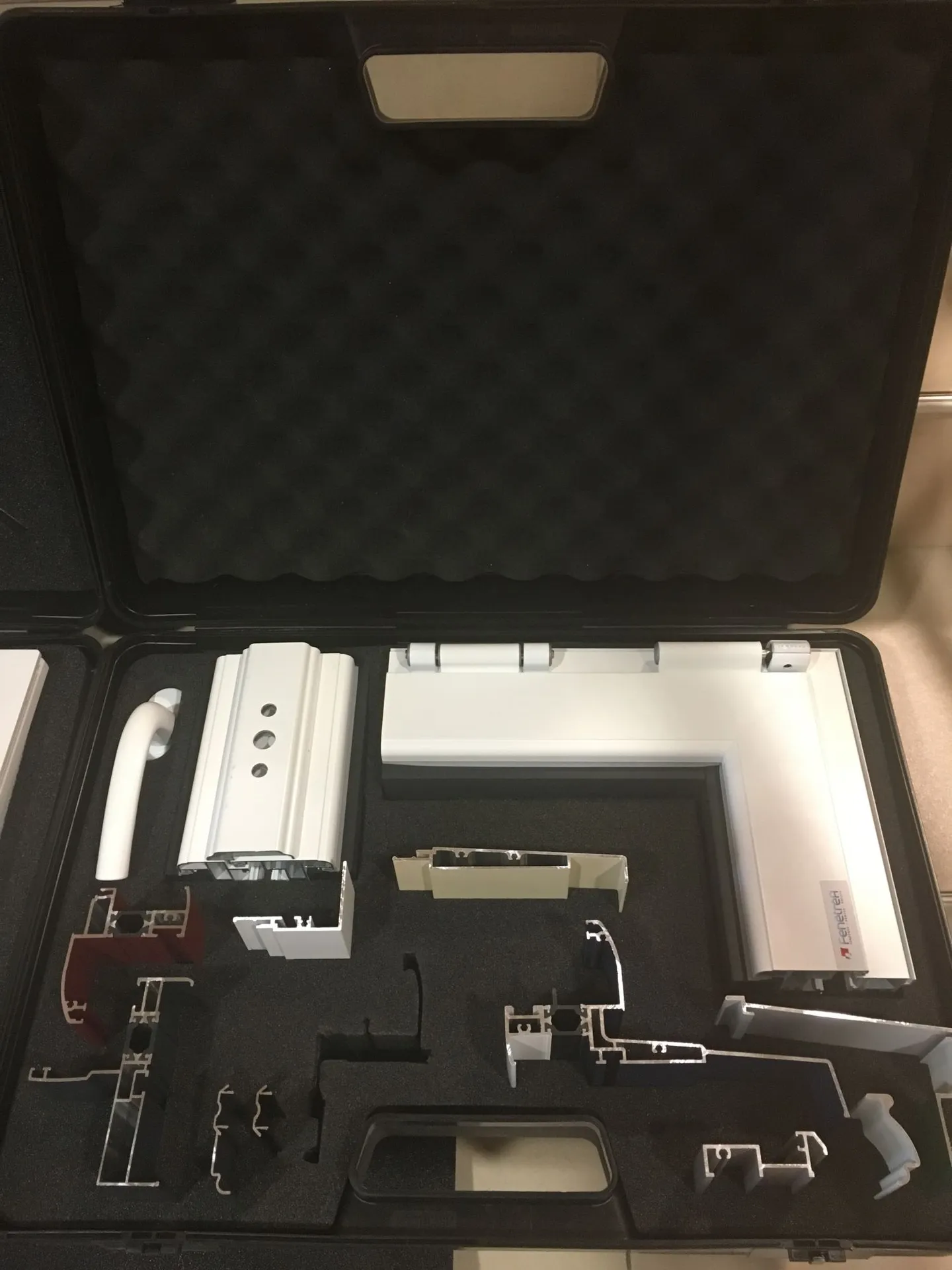 Profilé de présentation de fenêtre en ALU SCHÜCO sur Aix en Provence