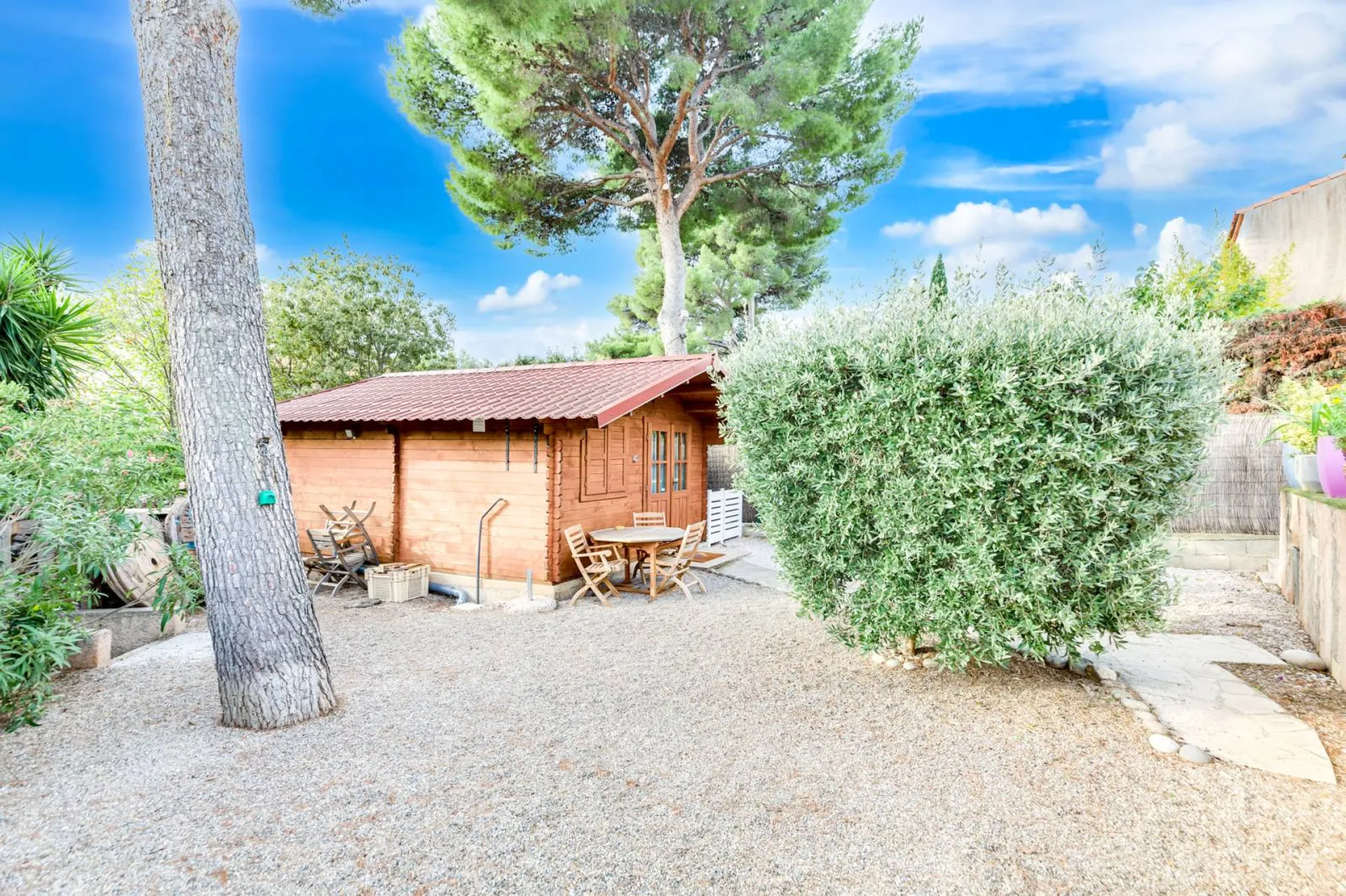 Vente villa T5 Cassis  avec piscine et dépendance dans clos sécurisé à l'entrée du village