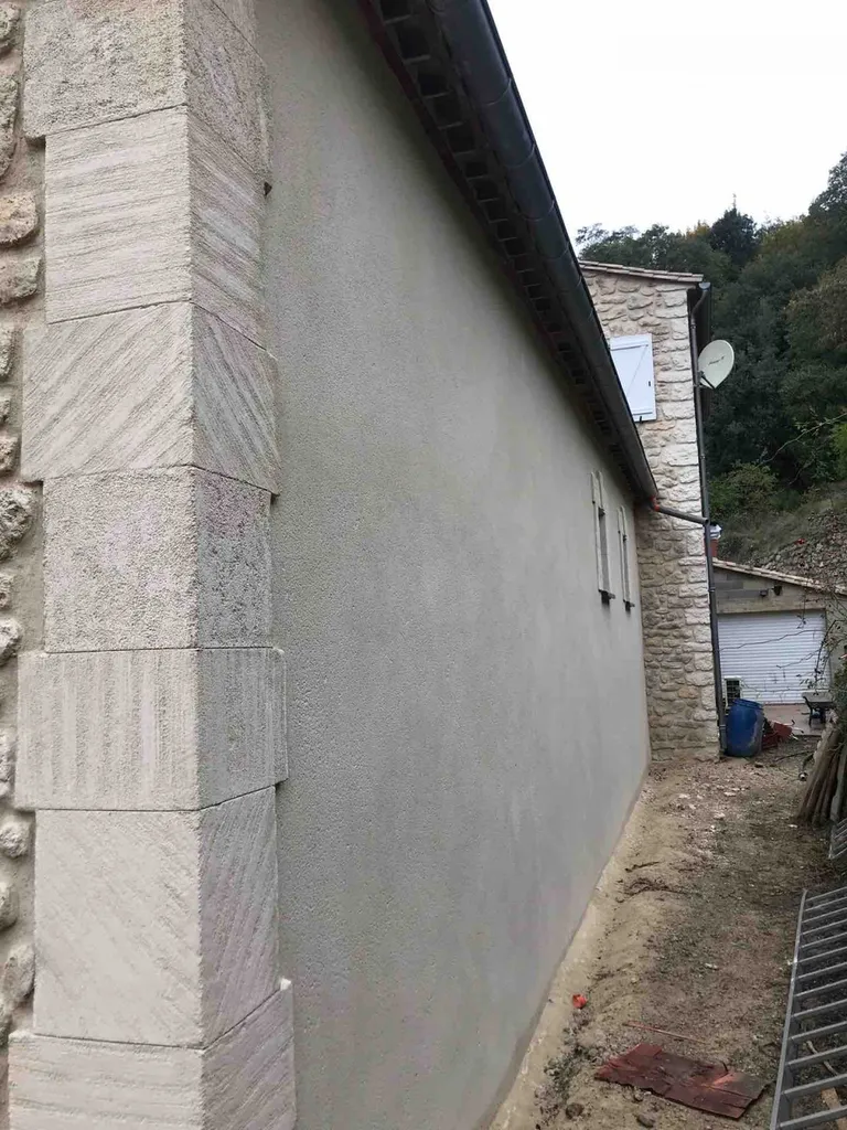 facade en pierre sur bâtisse existante avec extension à Taleyrac dans le Gard proche de Valleraugue et de Ganges 