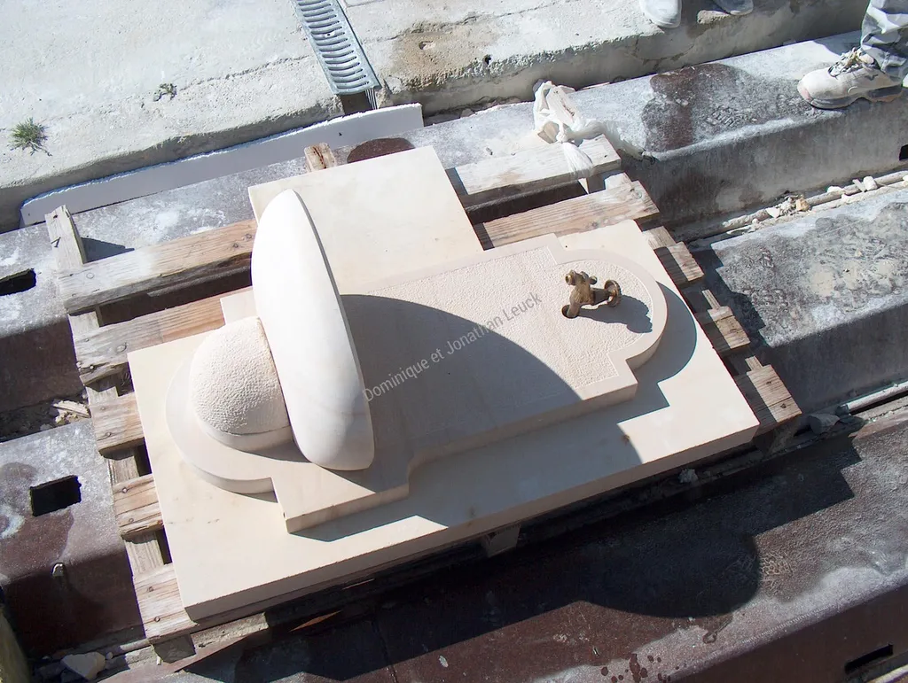 Fontaine à encastrer en pierre de Lens