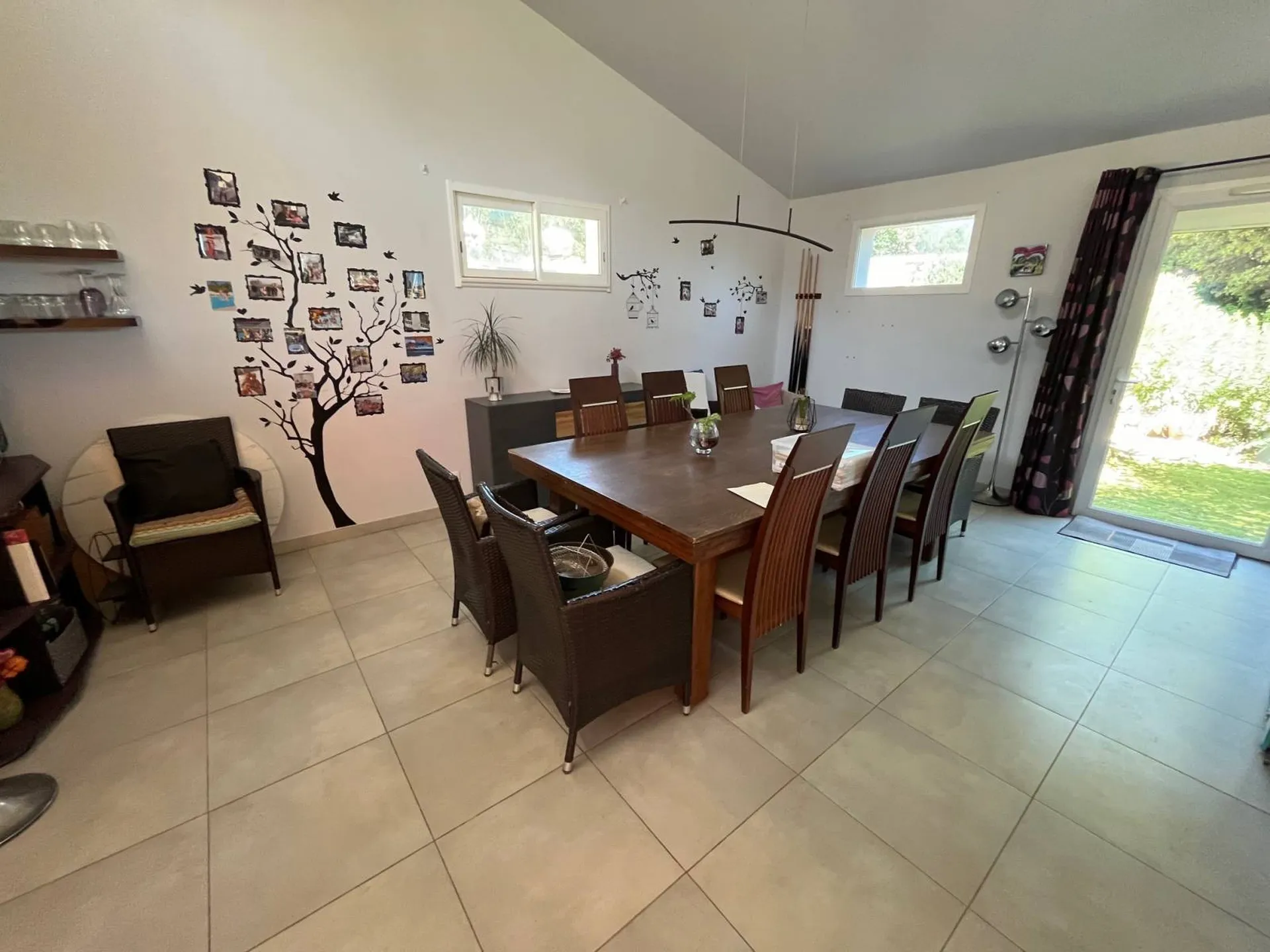 Maison à vendre avec deux logements sur Ceyreste , piscine et grand sous sol , au calme