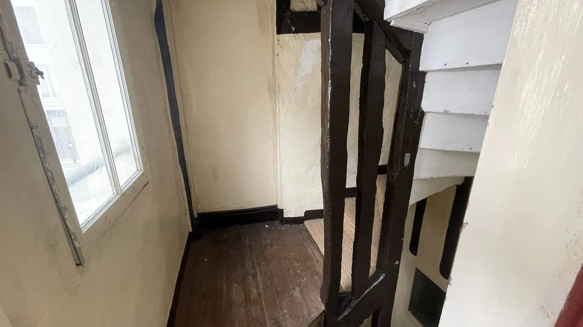 À vendre : Maison de pêcheur à Dieppe : séjour chaleureux, chambre lumineuse avec balcon, coin nuit et cave. Un vrai bijou entre port et plage !