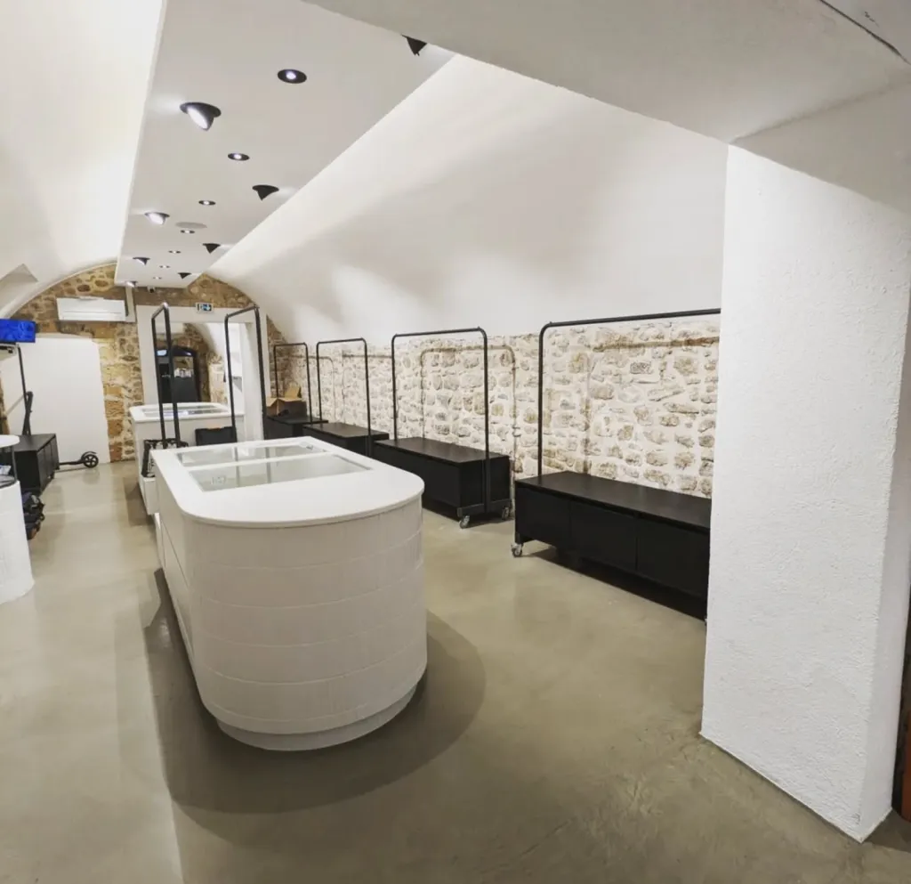 Mobilier sur mesure dans la boutique Jules et Jim àau centre ville d'Aix en provence