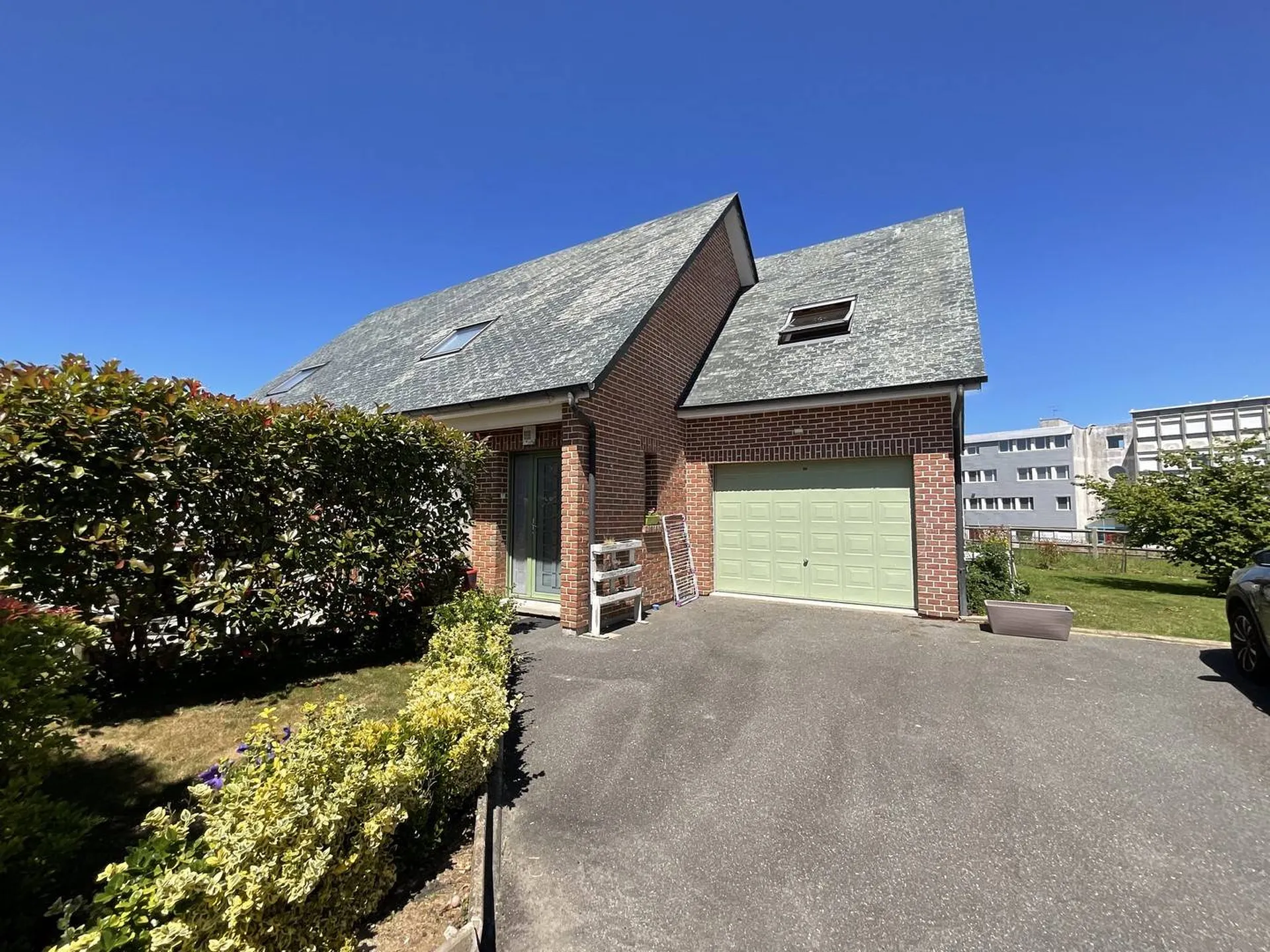Vends maison moderne sur la commune de Dieppe,en Normandie, proche des commerces.