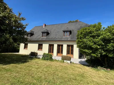 Pavillon traditionnel à vendre, offrant de beaux volumes et viable de plain pied, situé à Vatteville la Rue, proximité école