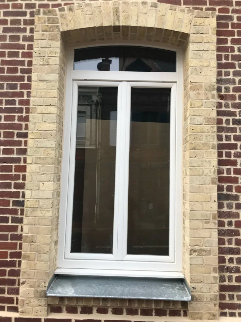 Faire installer des fenêtres en PVC, en aluminium ou en mixte PVC/Alu pour une maison en rénovation proche de Fécamp (76)