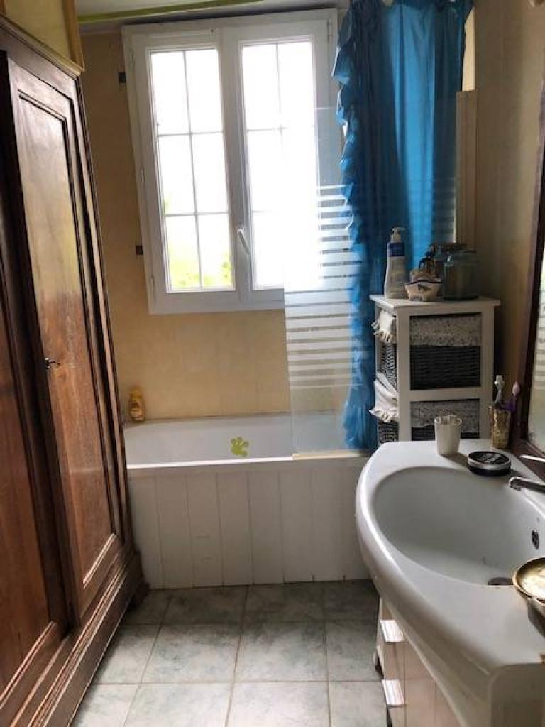 Vend maison proche des commerces et écoles à 5 mn de l'A13