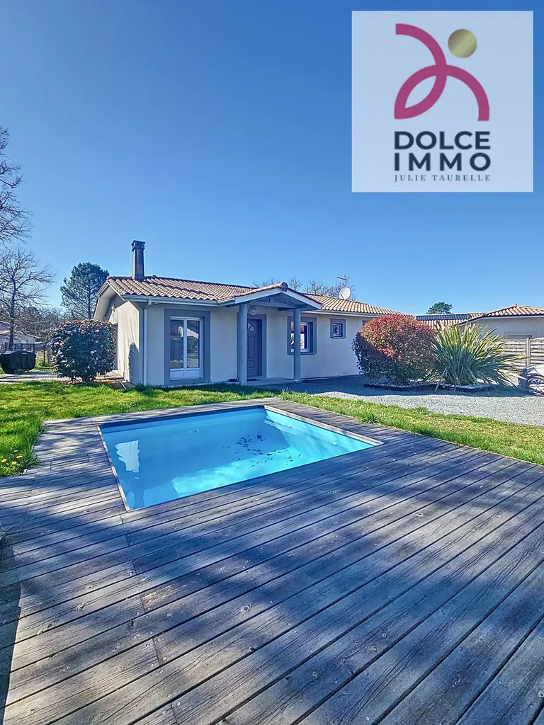 Propriété à Arsac : maison moderne avec piscine, cheminée, pompe à chaleur et garage