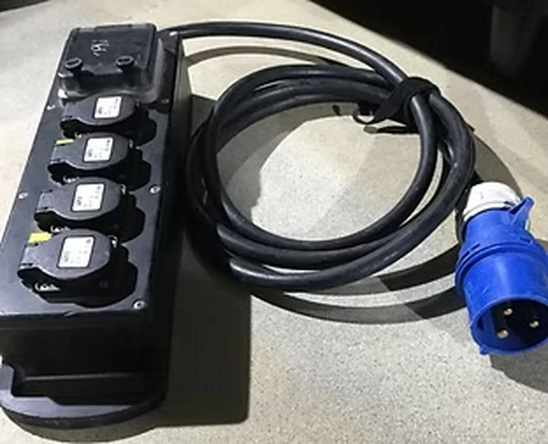 DISTRIBUTEUR 32A MONO VERS 4 PRISES 16A MONO