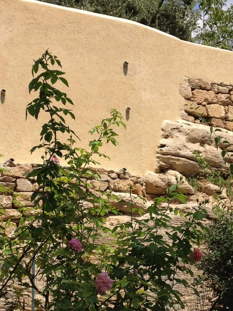 Réalisation d'enduits à l'ancienne à proximité de Gordes-Enduit traditionnel gratté à la truelle