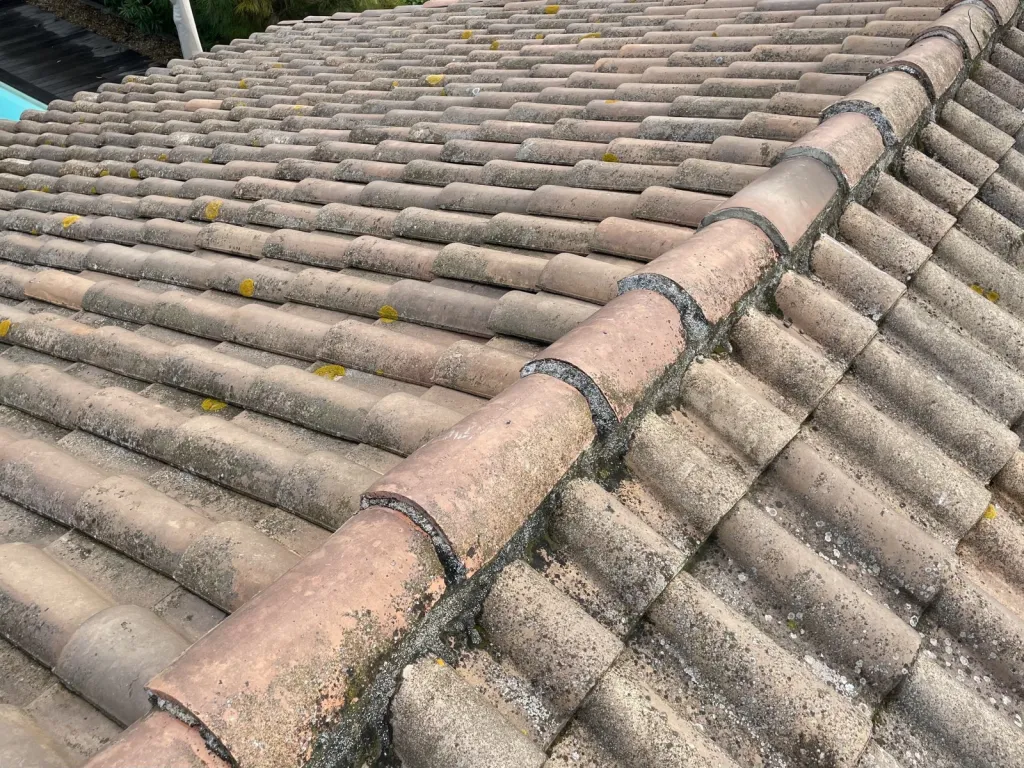 En cours: Rénovation d’une toiture de maison près d’Aix en Provence.