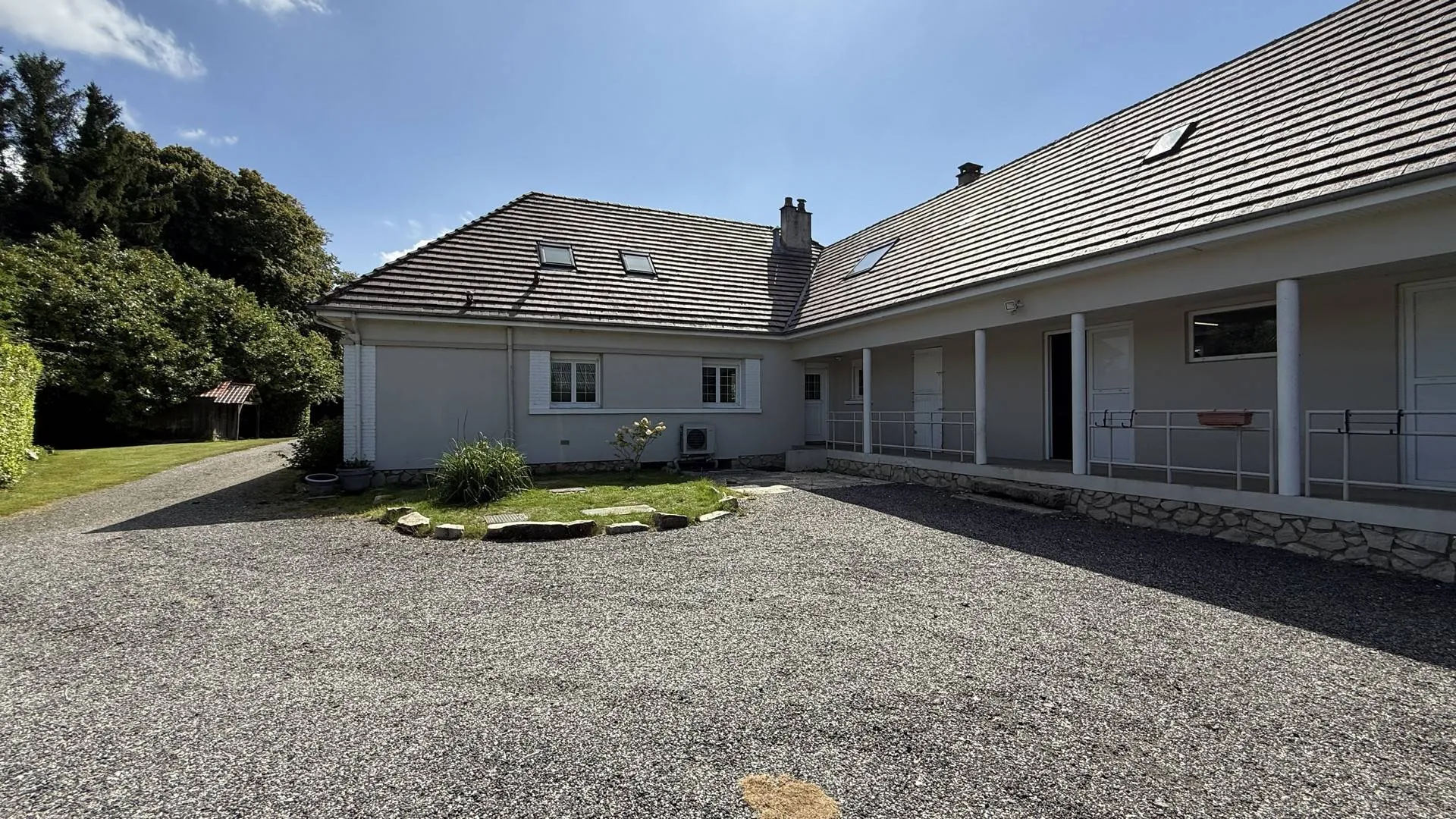 À vendre : Achat maison de caractère, prêt à exploiter : Bien entretenu, mix habitation + revenus, opportunité rare en Pays de Bray.