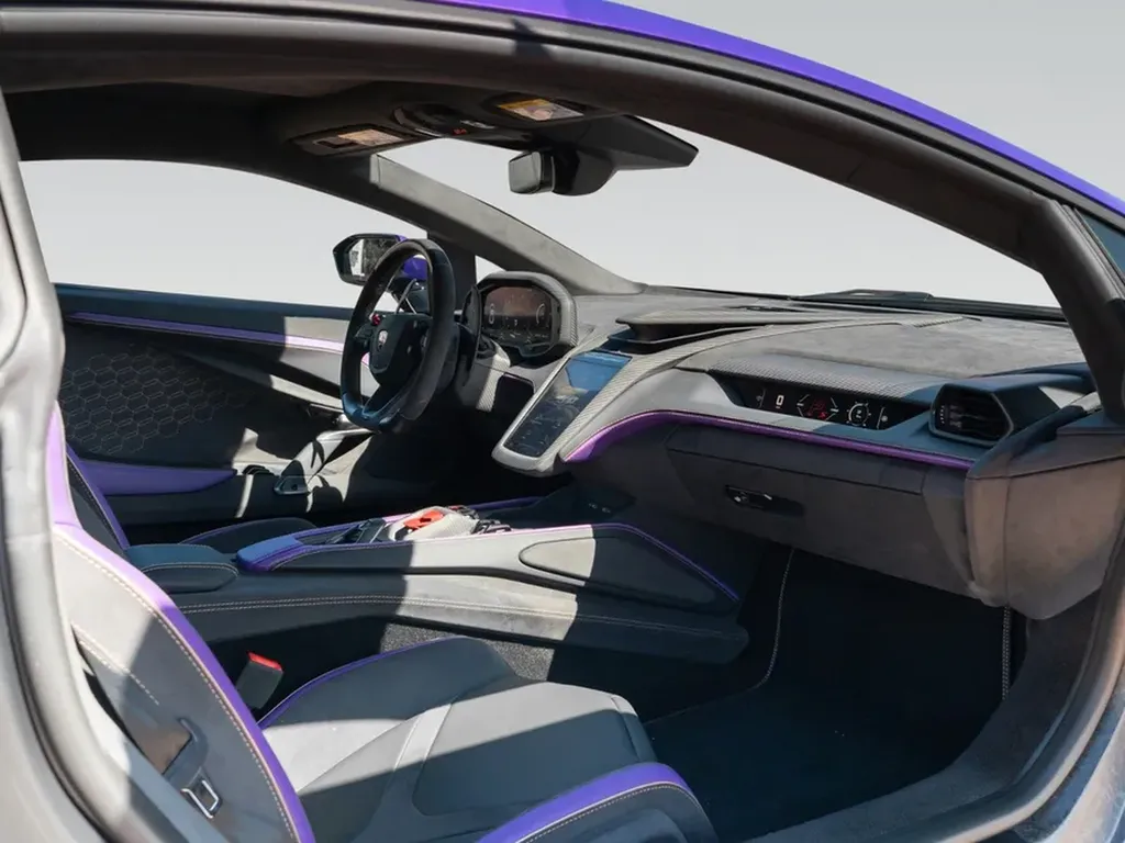 lamborghini-revuelto-interieur-violet-ad-personam-bordeaux