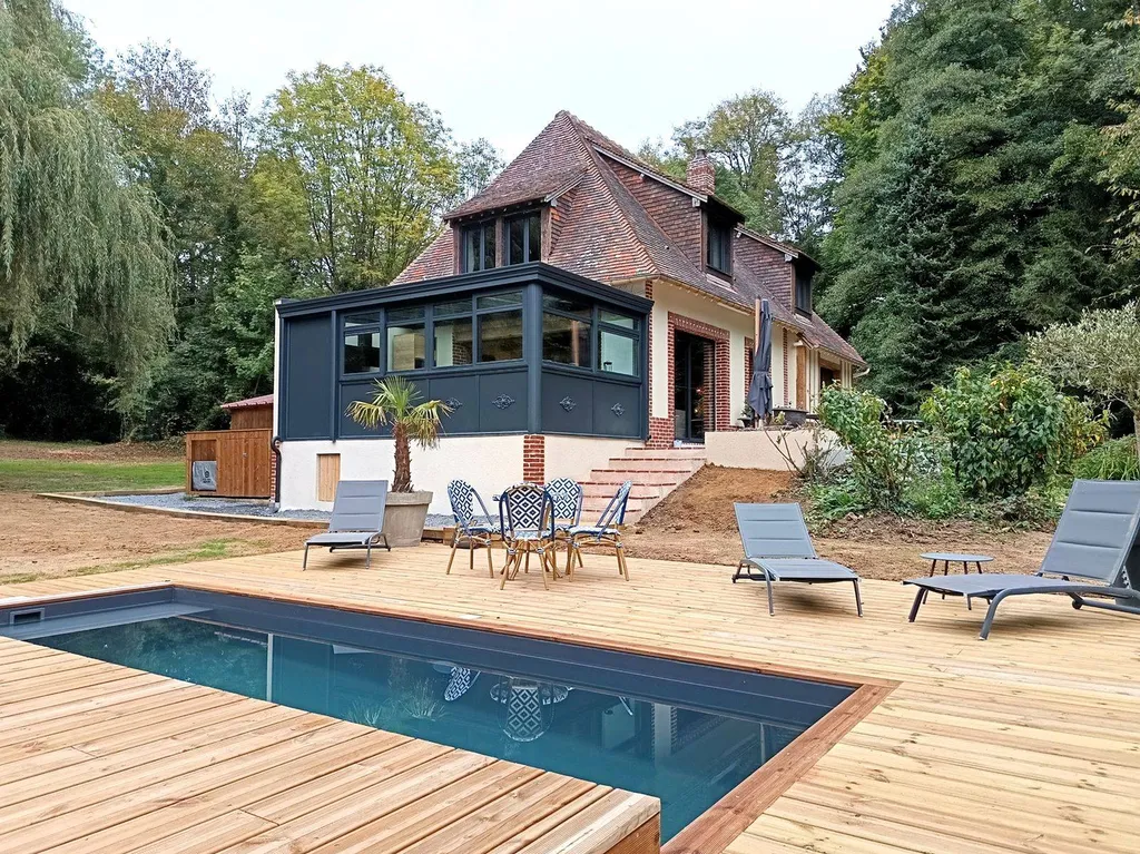 A vendre Maison Néo-Normandre - 4 chambres - édifiée sur un terrain de 12 830m²  proche Cormeilles et ses commerces - (27260)