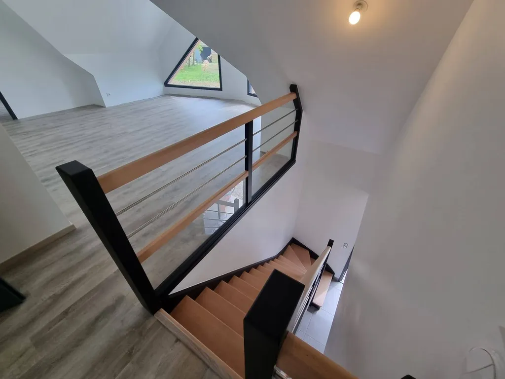 Coût pour mise en peinture d'un escalier bicolore à le HAVRE près d'Etretat