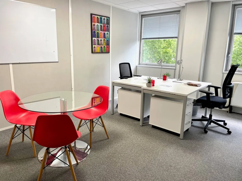 A LOUER - Bureau équipé 2 postes de 18m² à Toulouse (B15) - Proche aéroport Blagnac