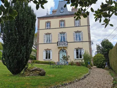 Manoir de Prestige, édifié sur un terrain arboré de 5700 m² avec possibilité d'acquérir 1.6 hectares supplémentaires dans la a vallée de l'Orbiquet 14