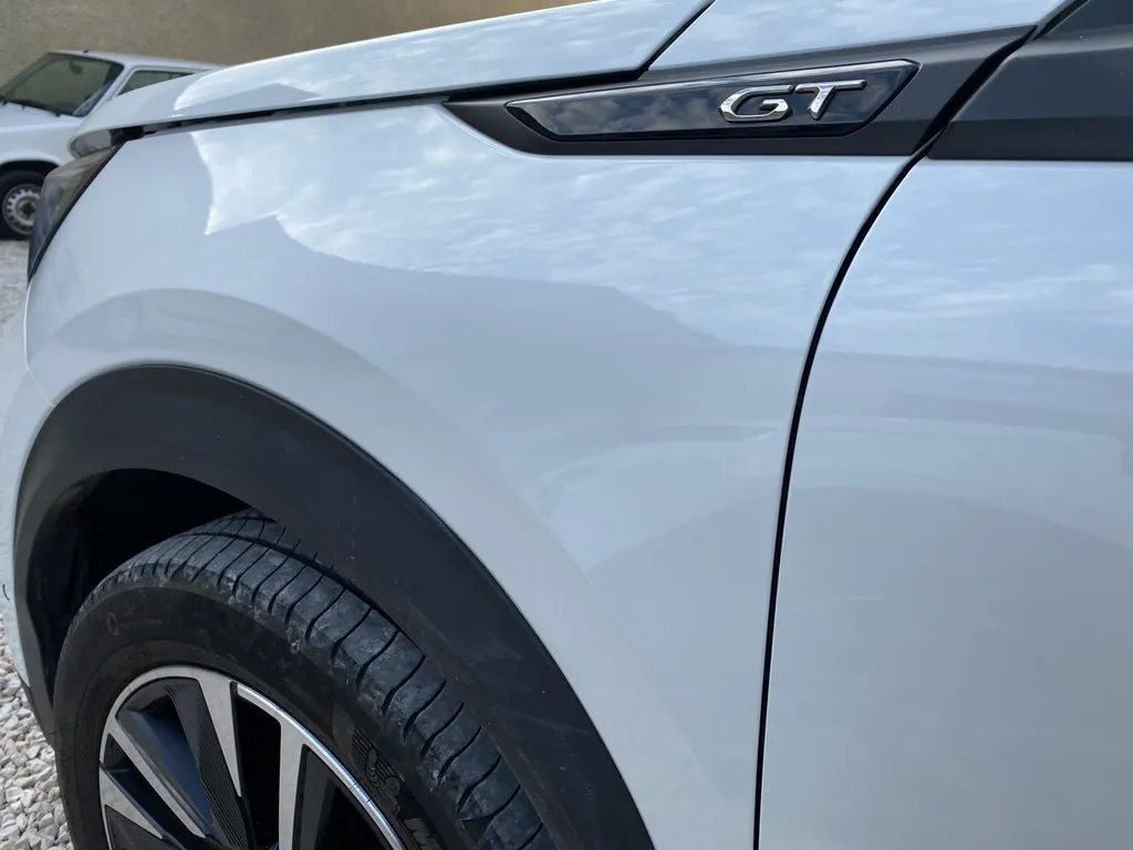 Carrosserie pour débosselage sans peinture (DSP) économique à Carnoux