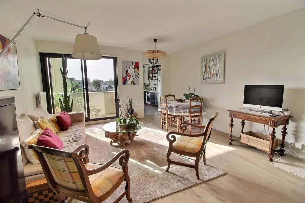Appartement avec balcon récemment rénové - Caudéran