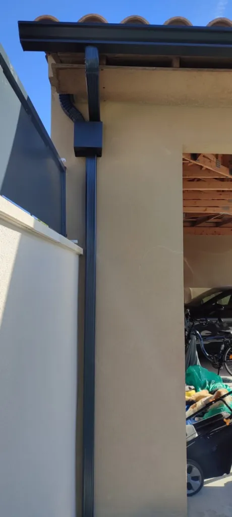 Gouttières aluminium G325 couleur anthracite  Gouttières aluminium G325 couleur anthracite