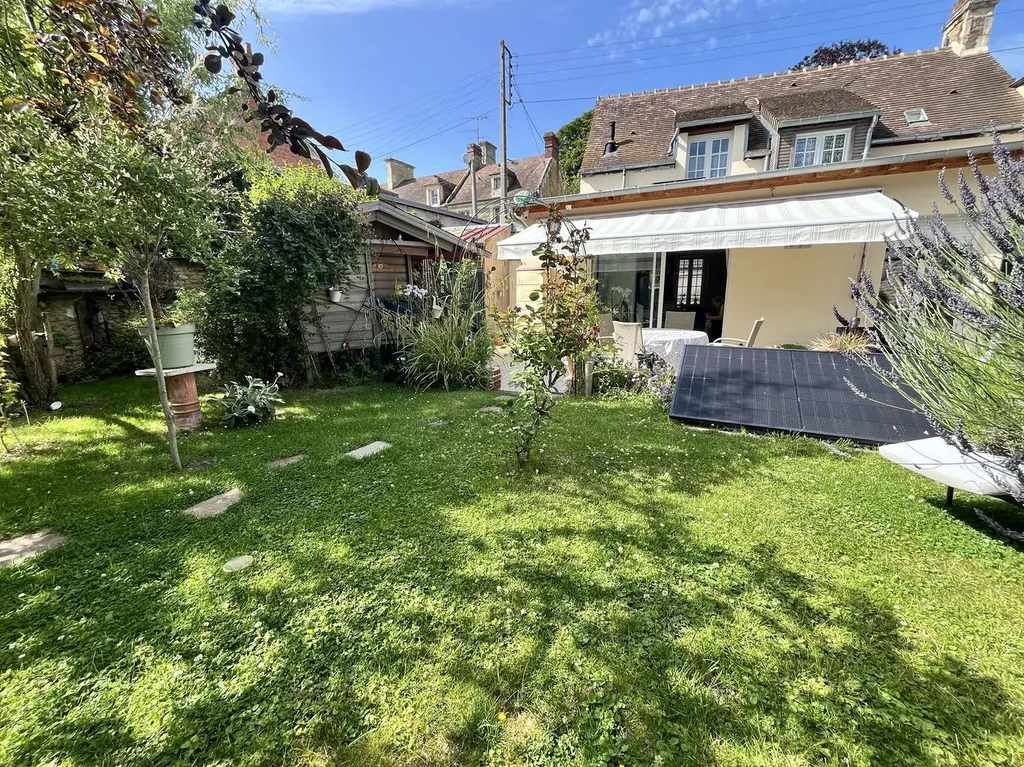 A VENDRE - PAYS D'AUGE CALVADOS (14) - Maison de ville avec jardin et garage