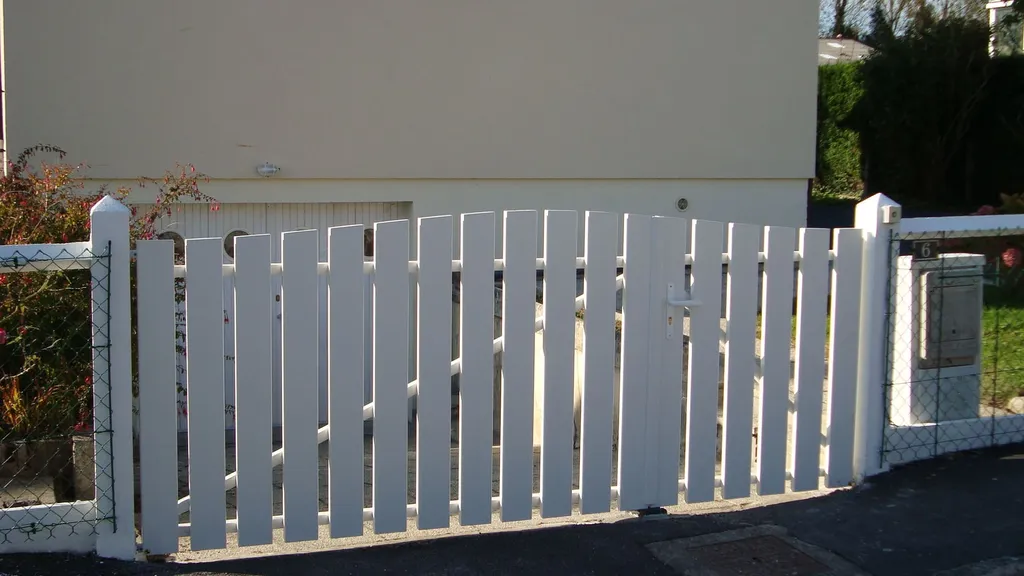 Installation de Portail Battant PVC et Alu Sur-Mesure, Motorisation et Clôtures de Propriété à Port-Jérôme-sur-Seine en Seine-Maritime 76 et Notre-Dame-de-Gravenchon