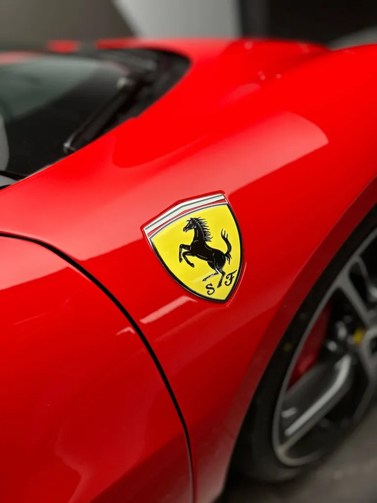 Pose d'un film de protection sur une Ferrari 296 GTS au Mans (72)