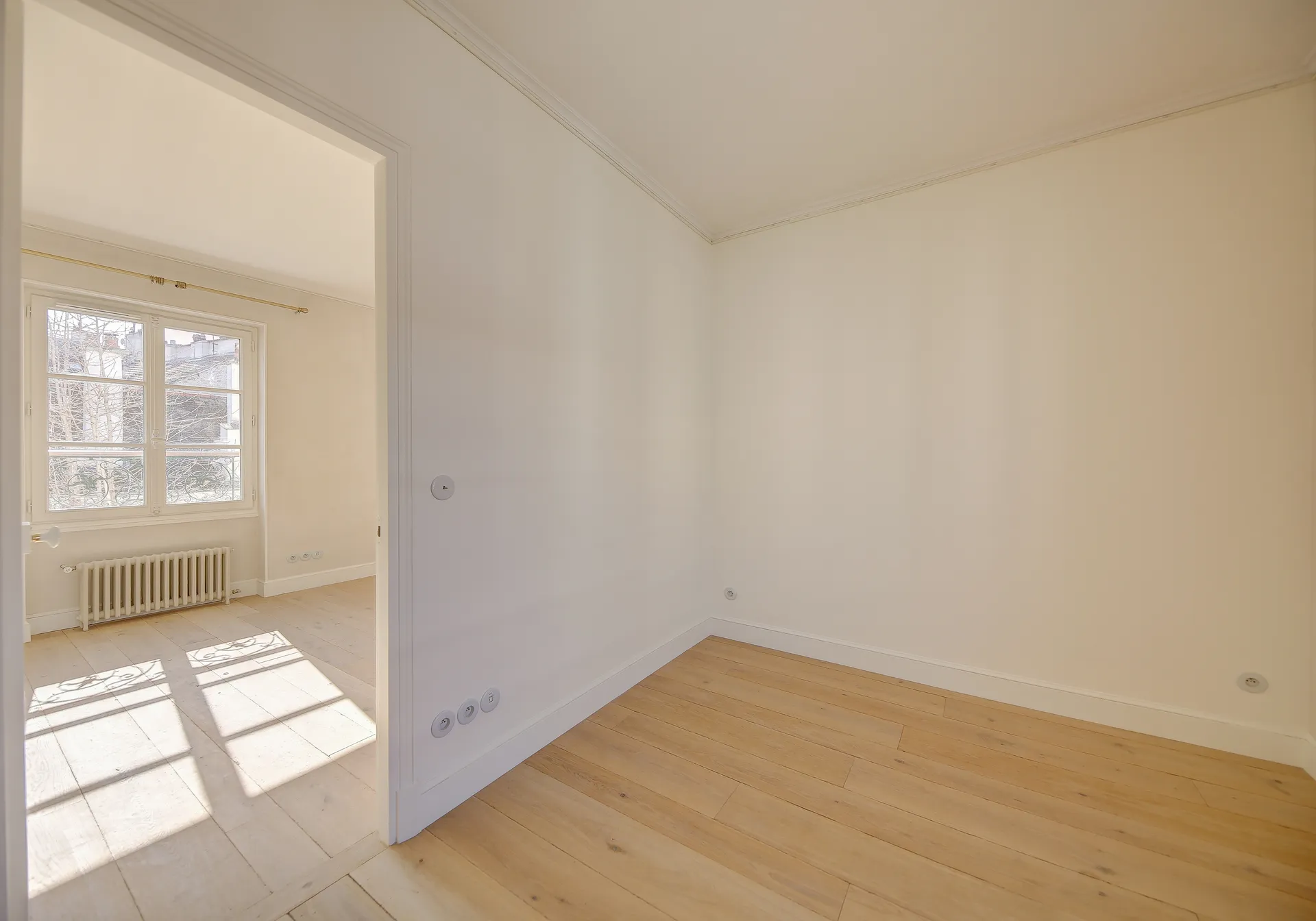 A louer appartement d'exception dans un hôtel particulier en centre-ville de Saint Germain en Laye, 4 chambres, parking, bus lycée international.