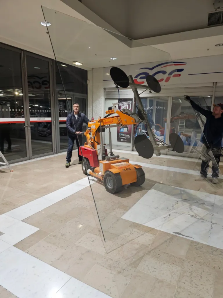 Création de vitrine de magasin à Avignon pour le magasin Cache Cache