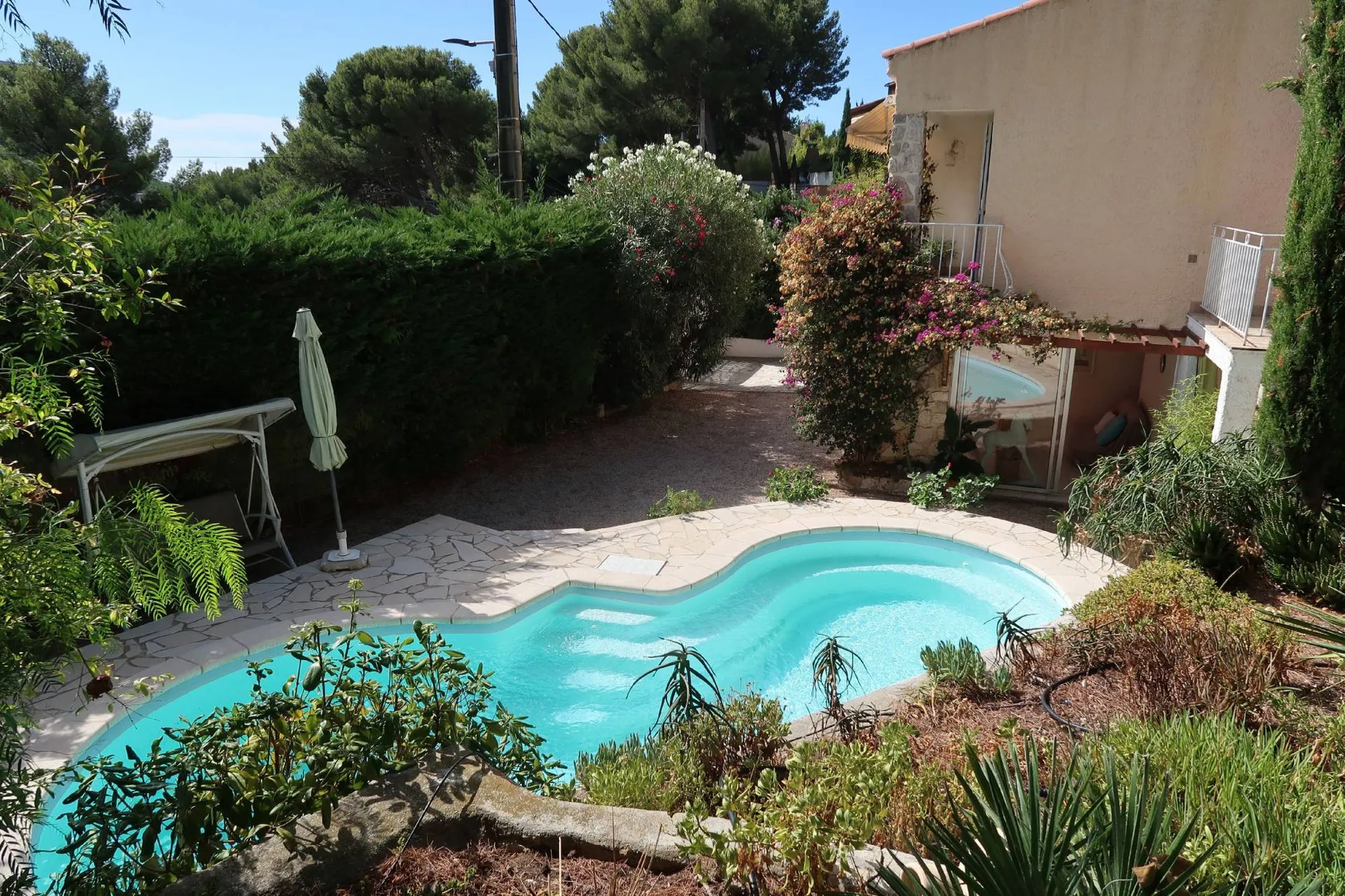 Maison Cassis à proximité immédiate du centre, avec piscine et garage 