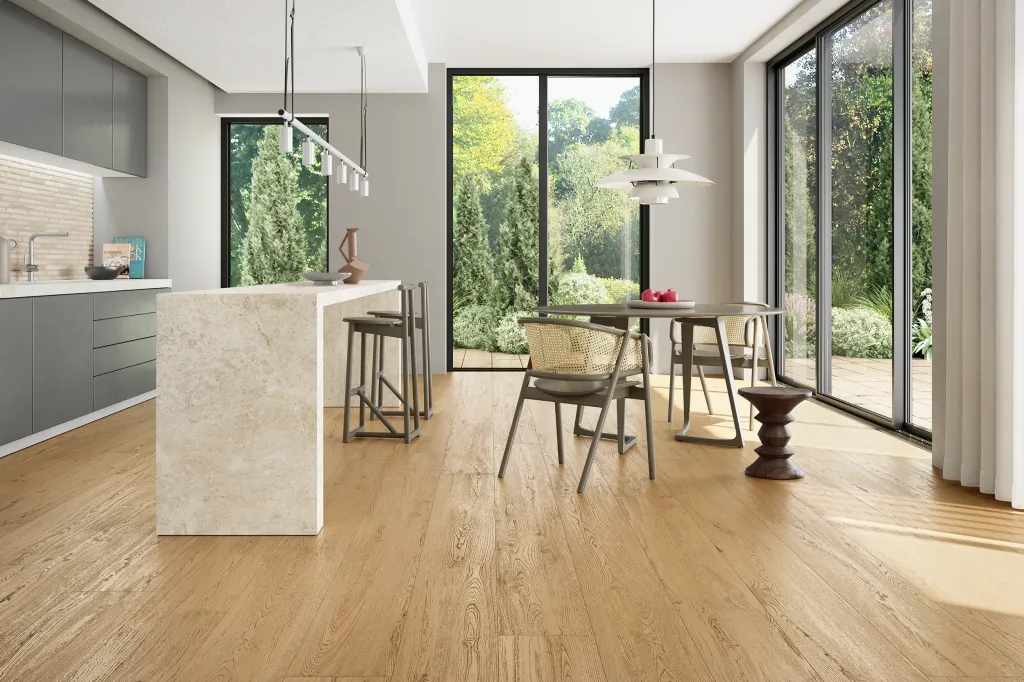 À Petit-Couronne, le coloris Blonde de la gamme NORDIC WOOD donnent une impression de grandeur dans les grandes pièces.
