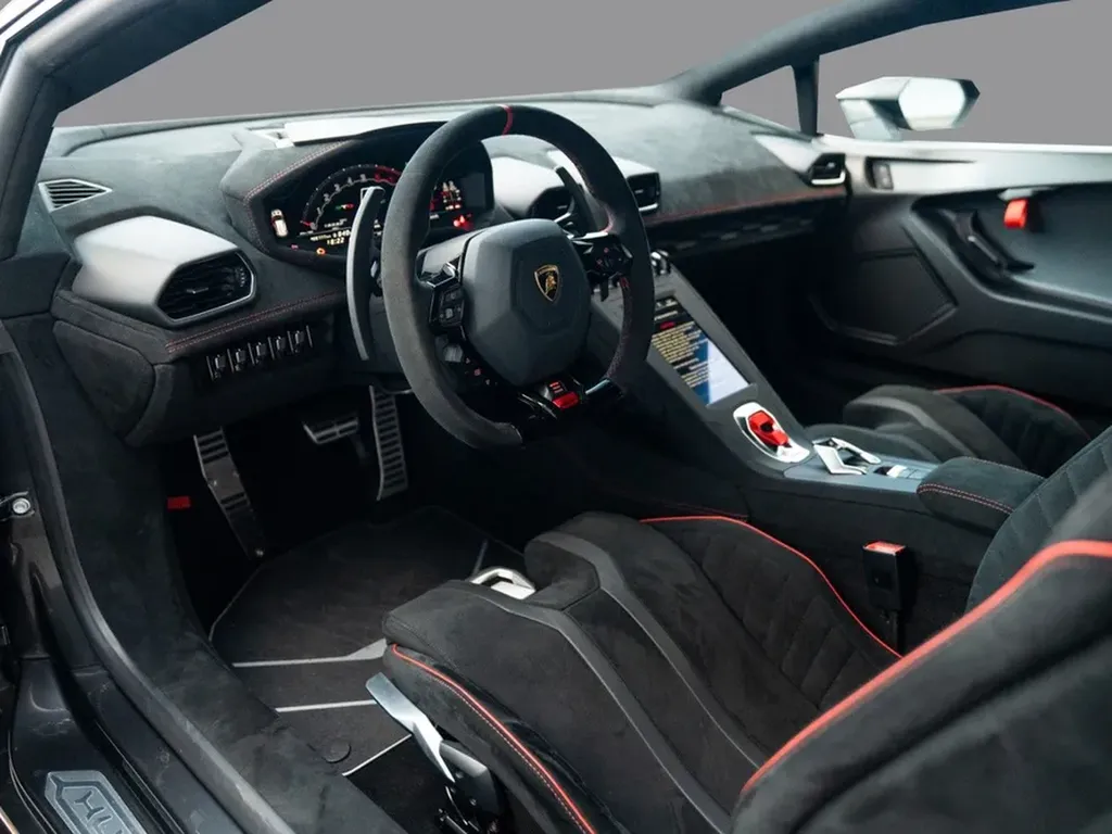 A Vendre Lamborghini Huracán STO Full Carbon à Bordeaux, lift system, 640 ch, configuration exclusive, disponible sous 2 semaines