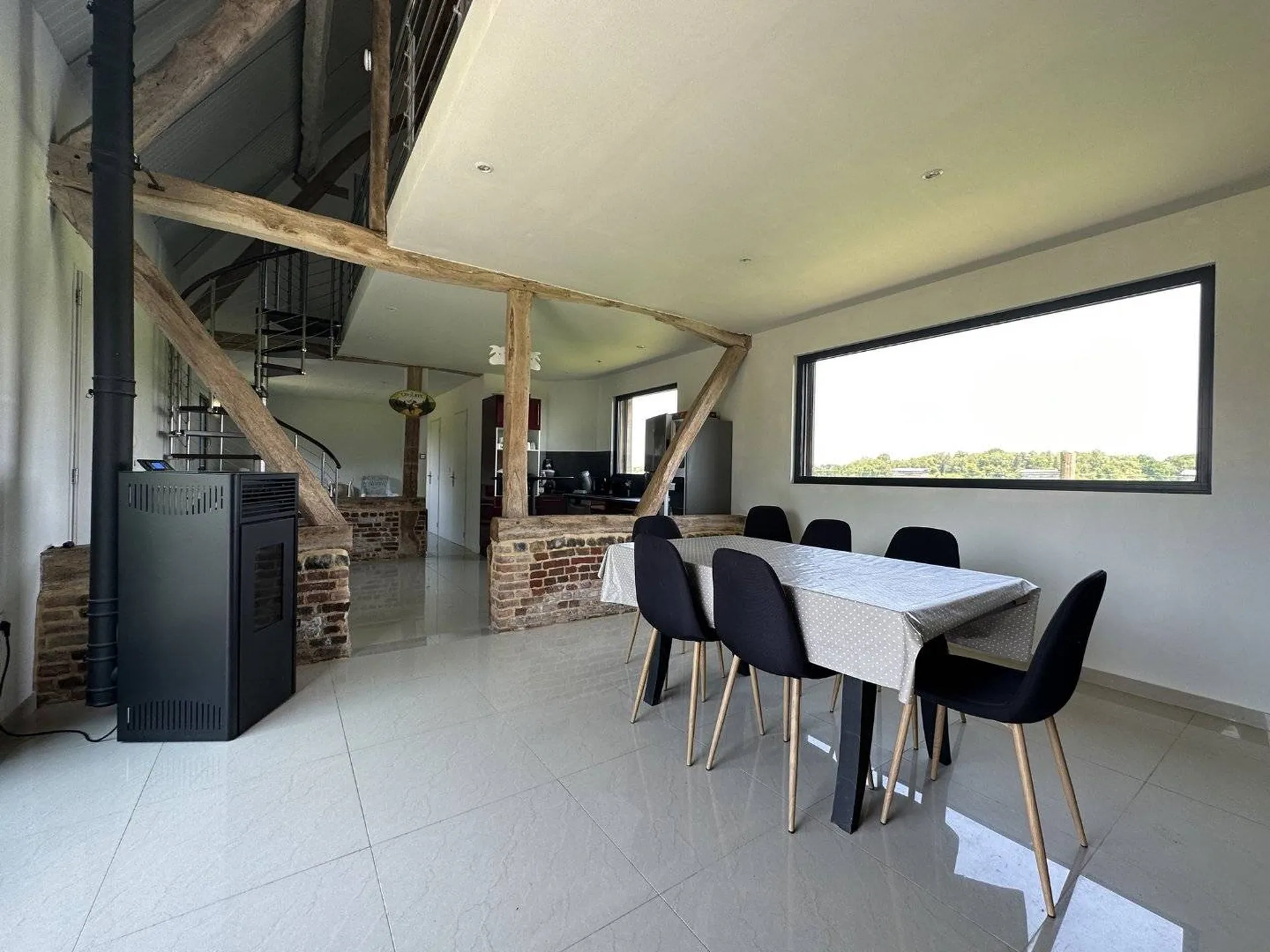 Vends sur 8190m² de terrain ensemble immobilier de 237m² habitables en Normandie, Seine-Maritime.