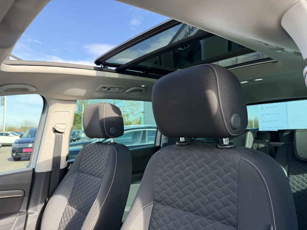 Achat Volkswagen Sharan occasion proche Le Havre : monospace familial 7 places avec boîte automatique DSG6 à La Frénaye