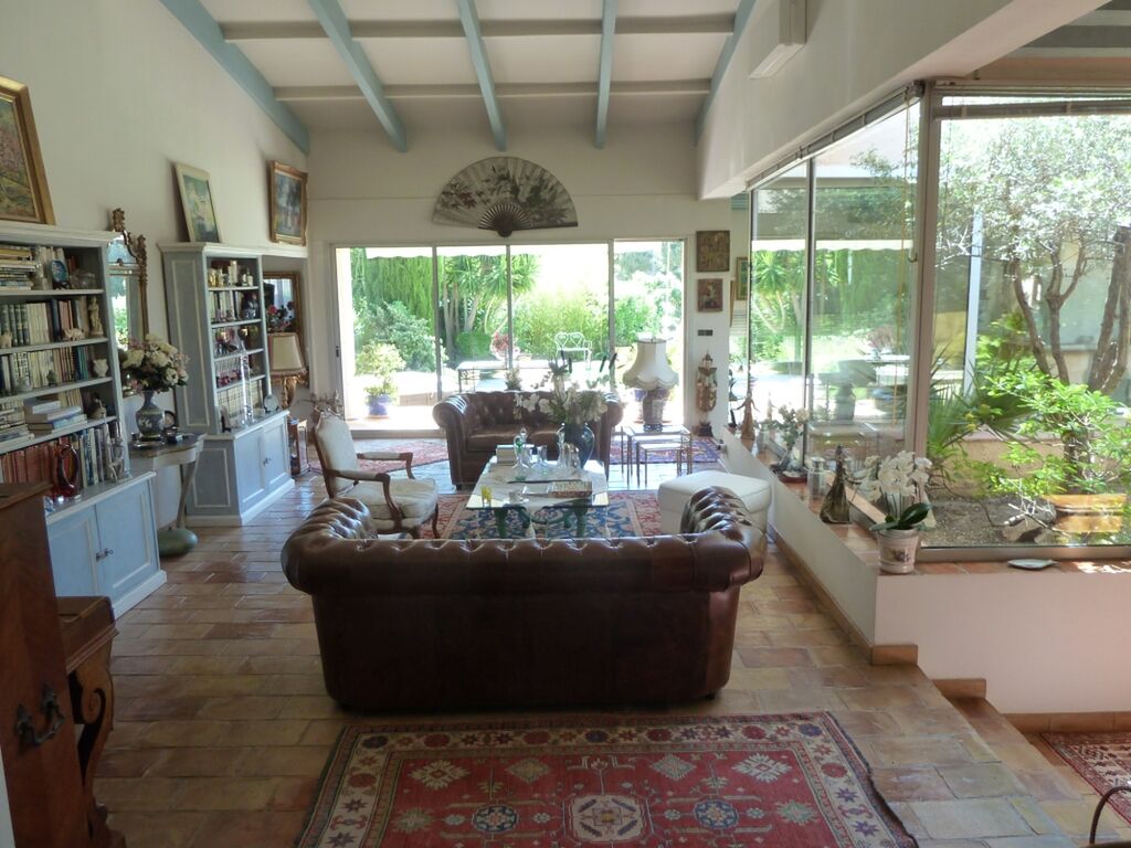 Vente maison 7 Cassis sur les hauteurs, piscine, garage et dépendance