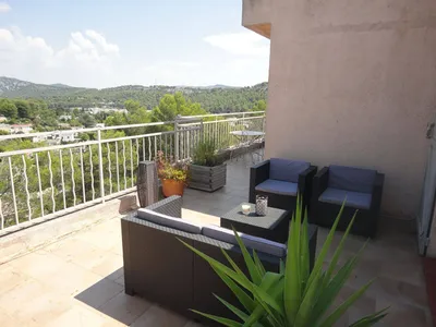 Haut de villa à vendre carnoux