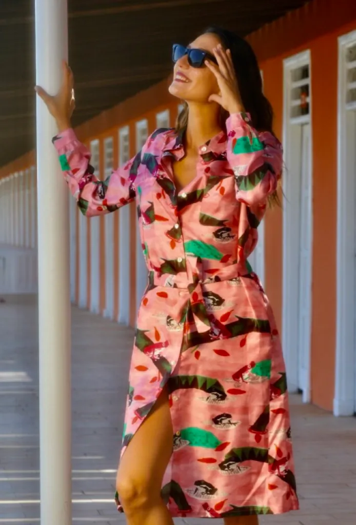 Laura Urbinati, une collection simple mais sophistiquée qui joue avec des imprimés.