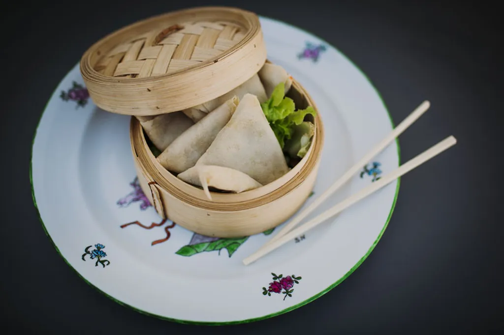 Samoussas croustillants autour de Aix-en-Provence au Food truck asiatique Chifoumi