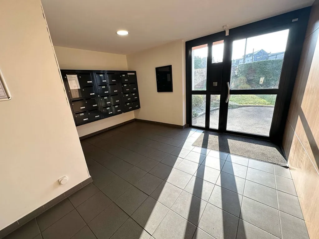 A vendre appartement T3 avec ascenseur  de 76 m² au 2eme étage sur la commune de ELBEUF 76500