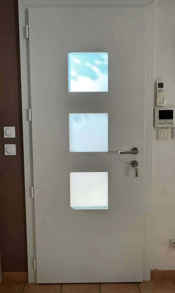 Pose d'une porte d'entrée sur mesure en aluminium à Saint-Chamas