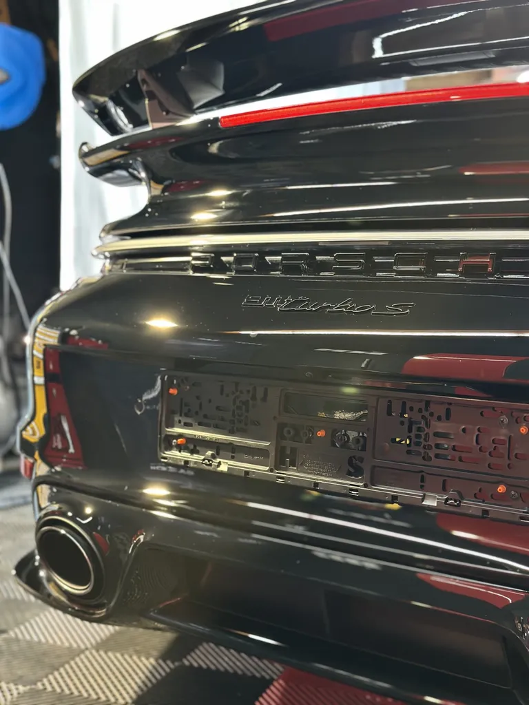 protection PPF automobile Lyon traitement céramique carosserie Porsche 992 Turbo S cabriolet 