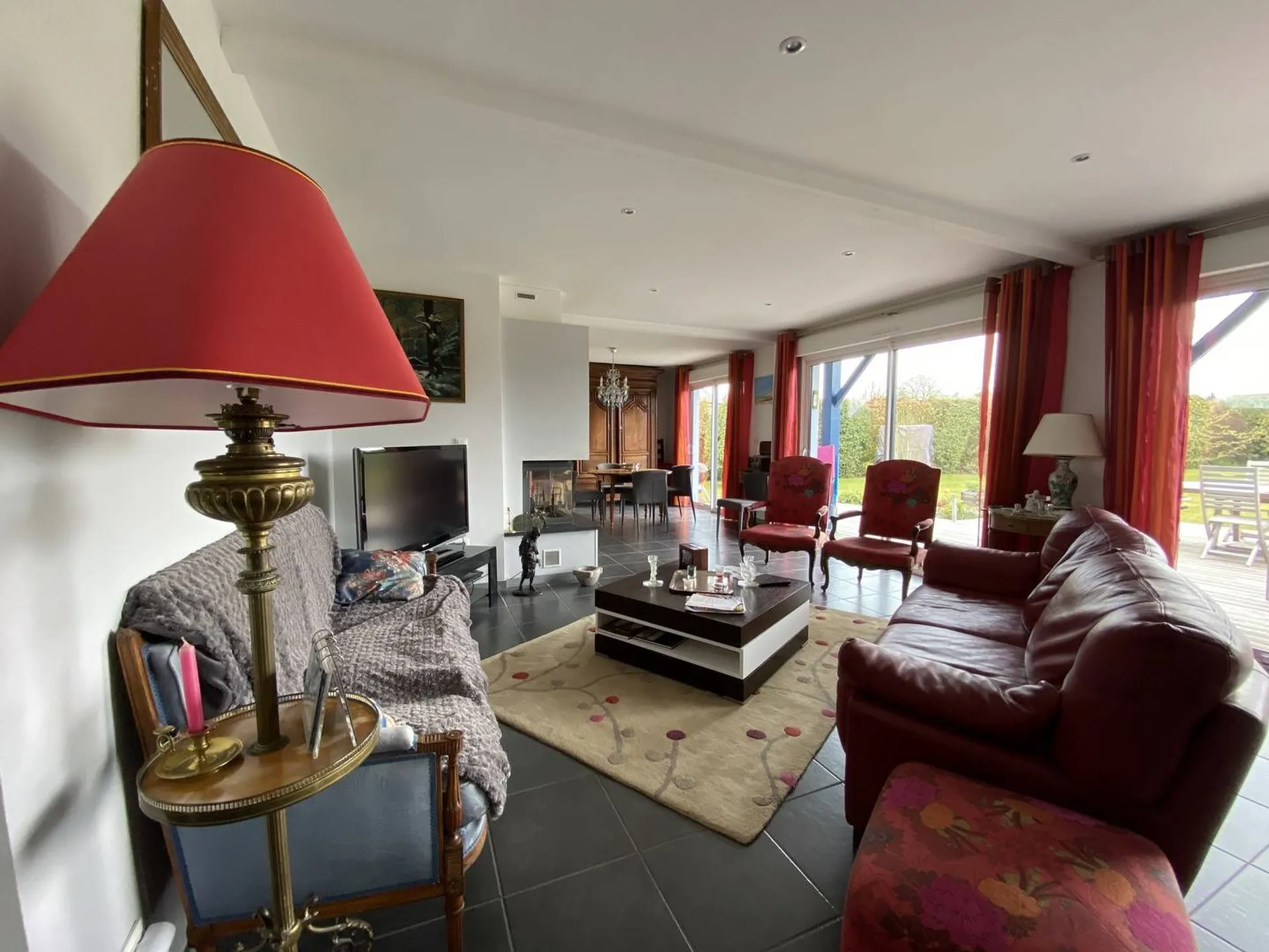 Vends villa moderne sur un terrain de 1492m² avec 4 chambres