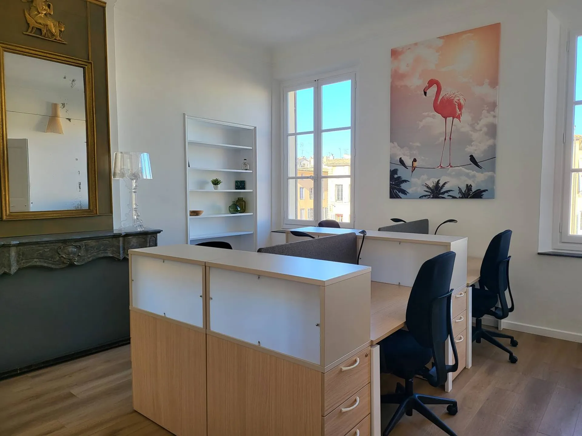 Bureaux opératifs Astrolite Buronomic avec top box à Aix en Provence