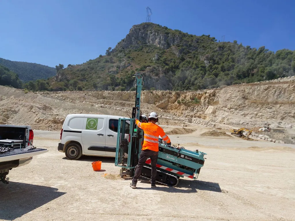 Sondages de sol à la tarière sur chenille